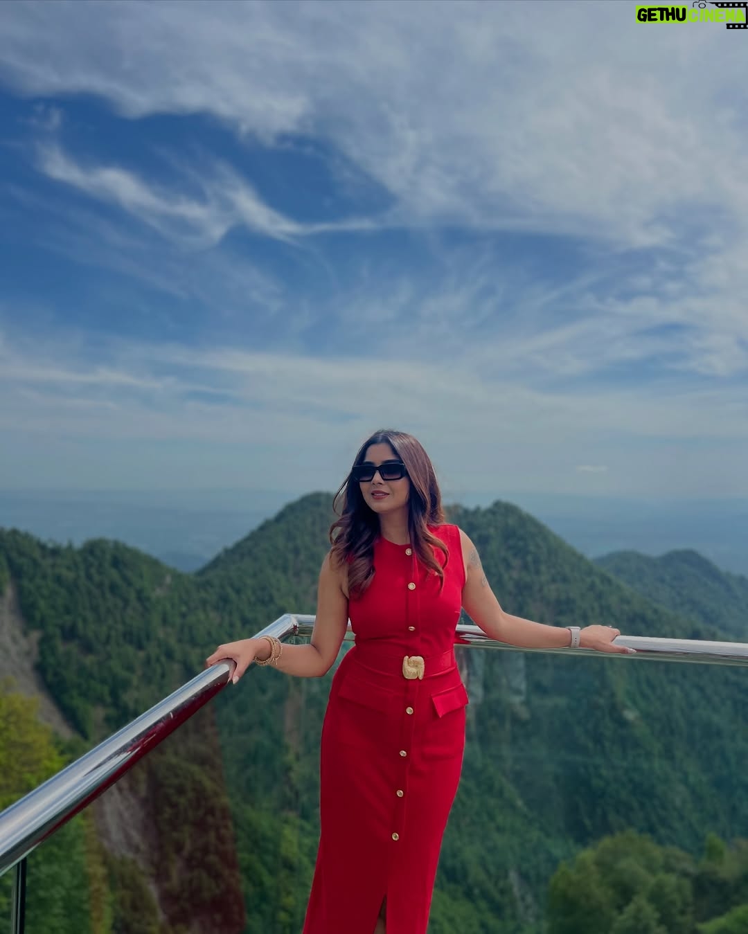 Aishwarya Shindogi - 52.6K Likes - Radiating highness and triumph over all turbulence ✨
Thanks for taking amazing pictures @shishir_shastry_official ❤️