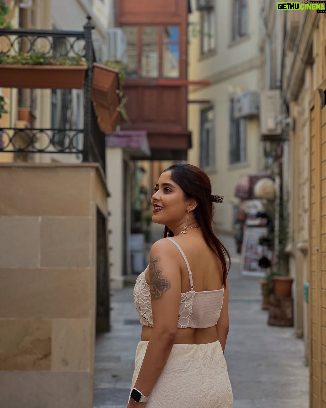 Aishwarya Shindogi - 77.7K Likes - Jet lag is my spirit animal 💁🏻♀️😍✈️
