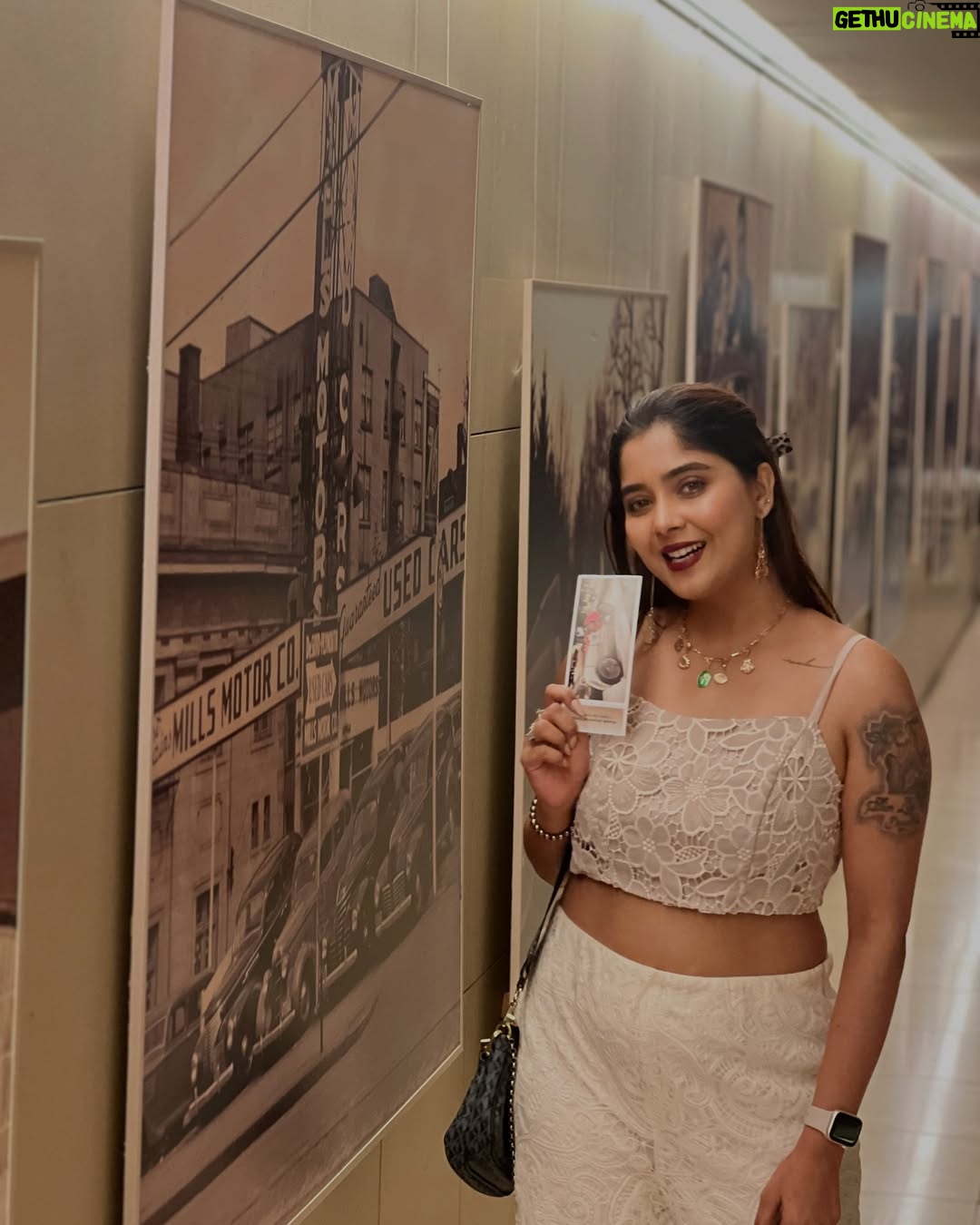Aishwarya Shindogi - 77.7K Likes - Jet lag is my spirit animal 💁🏻♀️😍✈️