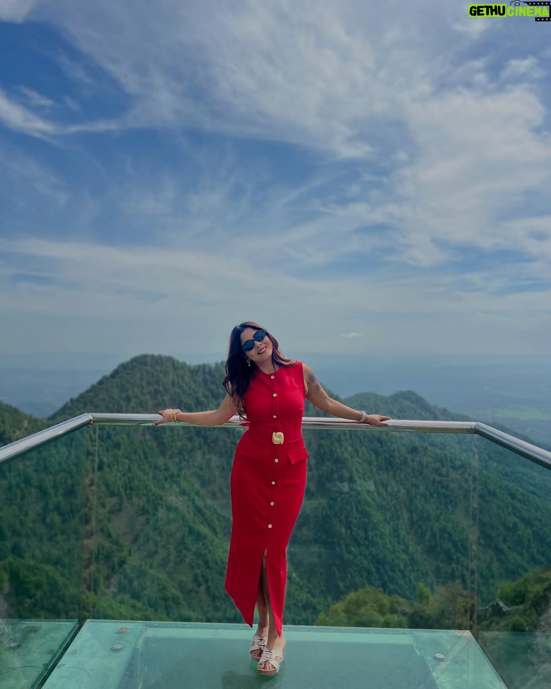 Aishwarya Shindogi - 52.6K Likes - Radiating highness and triumph over all turbulence ✨
Thanks for taking amazing pictures @shishir_shastry_official ❤️