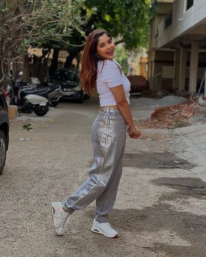 Aishwarya Shindogi Instagram - Bittaku bittaku 😋