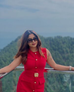 Aishwarya Shindogi Instagram - Radiating highness and triumph over all turbulence ✨

Thanks for taking amazing pictures @shishir_shastry_official ❤️