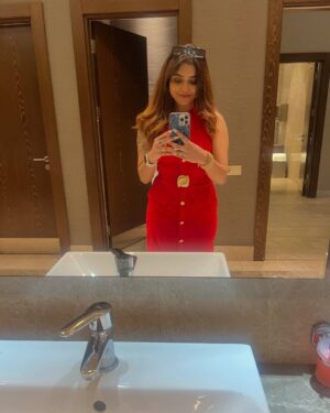 Aishwarya Shindogi Instagram - Radiating highness and triumph over all turbulence ✨

Thanks for taking amazing pictures @shishir_shastry_official ❤️