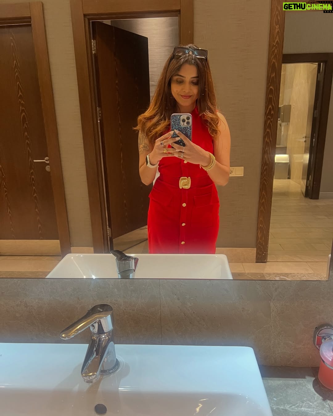 Aishwarya Shindogi - 52.6K Likes - Radiating highness and triumph over all turbulence ✨
Thanks for taking amazing pictures @shishir_shastry_official ❤️