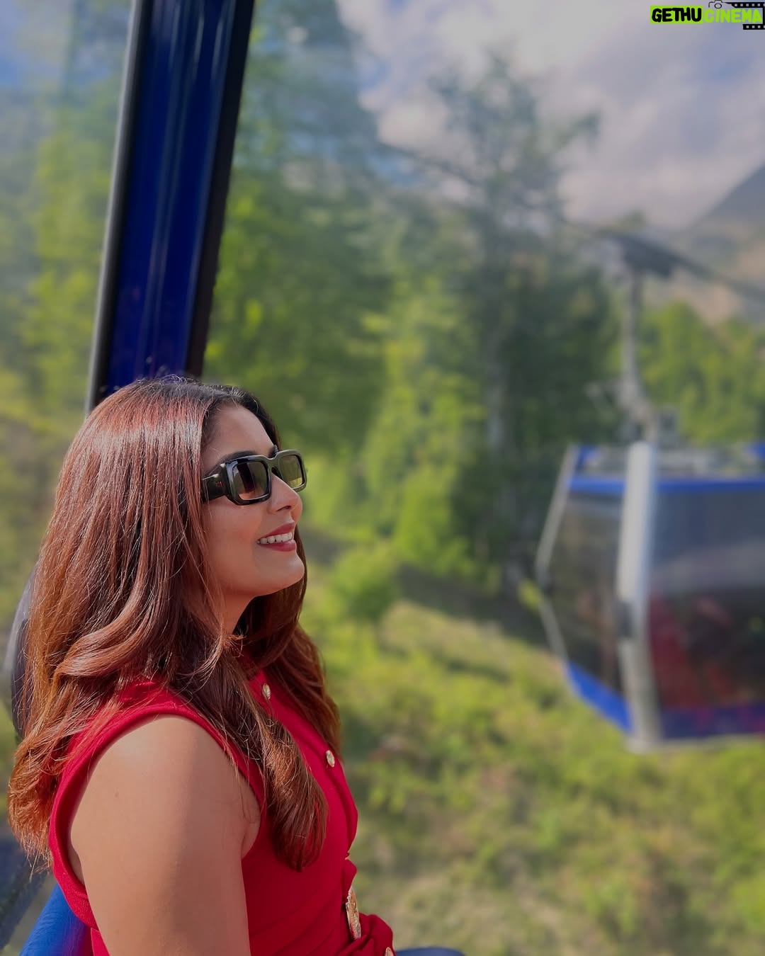 Aishwarya Shindogi - 52.6K Likes - Radiating highness and triumph over all turbulence ✨
Thanks for taking amazing pictures @shishir_shastry_official ❤️