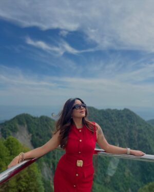 Aishwarya Shindogi Instagram - Radiating highness and triumph over all turbulence ✨

Thanks for taking amazing pictures @shishir_shastry_official ❤️