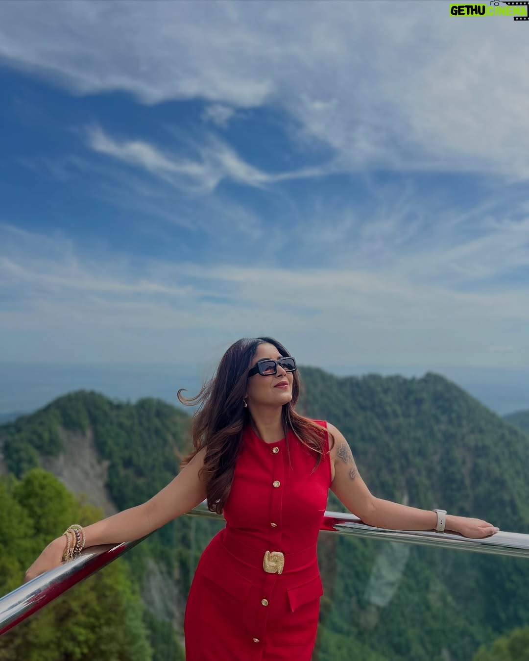 Aishwarya Shindogi - 52.6K Likes - Radiating highness and triumph over all turbulence ✨
Thanks for taking amazing pictures @shishir_shastry_official ❤️
