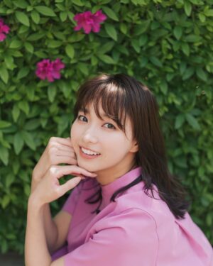 Akane Sakanoue Instagram - .
たくさんの温かいメッセージありがとうございます！
新しく宣材写真も撮ったのですが、どうですか？？

私がリラックスした状態で臨めるように、と
いつもお世話になっている
つばきち&きょうこ姉さんに
ヘアメイクと衣装をお願いしました！
そして、カメラマンは
初めましての野口花梨さん。
いつか撮ってみたいと思ってたんです、と
SNS等見てくださっていたみたいで
とっても嬉しかった…！

そんな素敵なチームで
新たな宣材を撮っていただきました☺️
この写真たちとと共にこれから頑張って参ります🔥