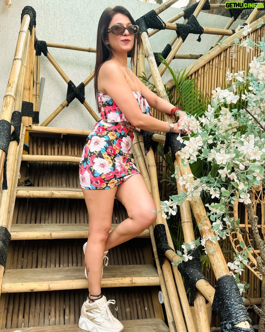 Akanksha Juneja - 3 Likes - Where flowers bloom so does hope 🧚♀️
#photoshoot #photoftheday #photography #sunset #foryou #lookoftheday #look #fashionista #fashion #style #explore #explorepage #exploremore #trend #trendy #trending #trendingnow #viral #viralpost #ootd #ootdfashion #outfit #collabration #actress #akankshajuneja