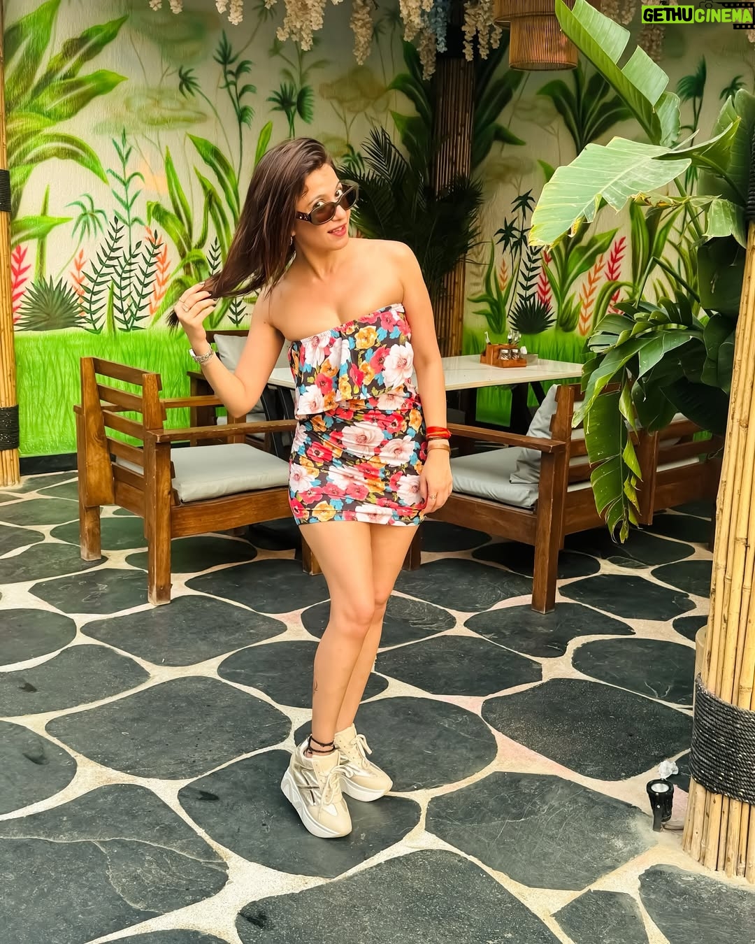 Akanksha Juneja - 3 Likes - Where flowers bloom so does hope 🧚♀️
#photoshoot #photoftheday #photography #sunset #foryou #lookoftheday #look #fashionista #fashion #style #explore #explorepage #exploremore #trend #trendy #trending #trendingnow #viral #viralpost #ootd #ootdfashion #outfit #collabration #actress #akankshajuneja