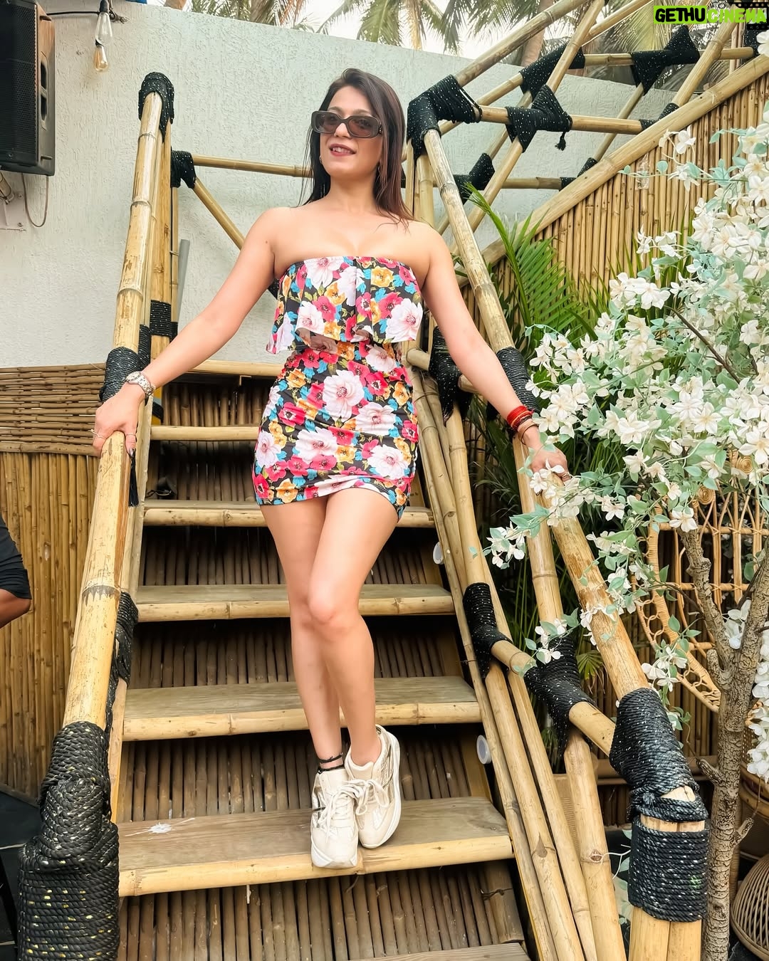 Akanksha Juneja - 3 Likes - Where flowers bloom so does hope 🧚♀️
#photoshoot #photoftheday #photography #sunset #foryou #lookoftheday #look #fashionista #fashion #style #explore #explorepage #exploremore #trend #trendy #trending #trendingnow #viral #viralpost #ootd #ootdfashion #outfit #collabration #actress #akankshajuneja