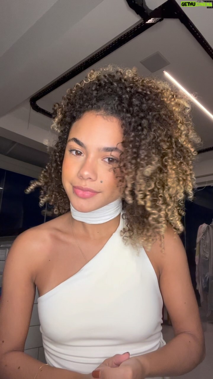 Alana Cabral - 1.4K Likes - Aprendeu?! Se aprendeu a dica agora tem que repassar, faz igual a mim e envia pra aquela amiga🤭❤️
#explore #dica #dicademoda