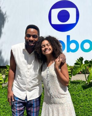 Alana Cabral Instagram - Celebrando hoje os 60 anos da dona Glô @tvglobo !
Queria conseguir demonstrar em um post o quanto sou grata por ter crescido dentro de um lugar tão especial, que fez parte da minha evolução como atriz e como pessoa… Mas só a Alana de 8/9 aninhos sabe o que foi ver seus sonhos sendo concretizados com tanto respeito e amor! 
Sou grata a todas amizades, ensinamentos e portas que foram abertas para que eu pudesse conquistar meus objetivos❤️
Feliz 60 anos, amei participar dos últimos 10🫶🏽