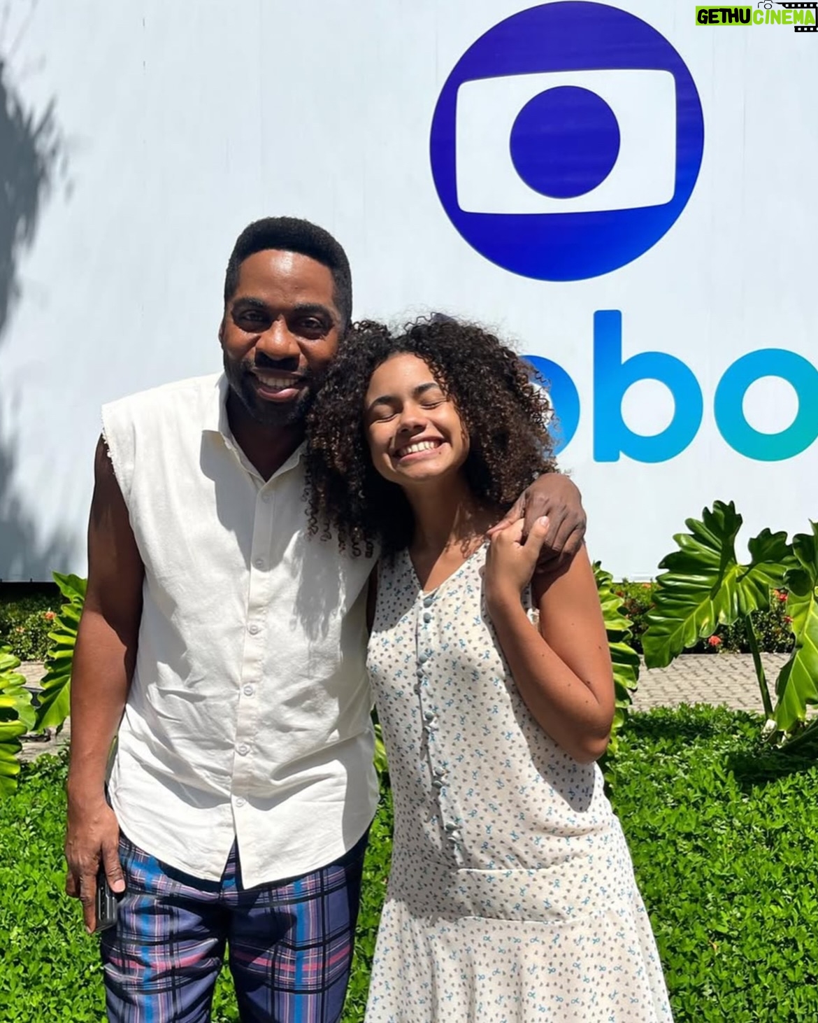 Alana Cabral - 1.4K Likes - Celebrando hoje os 60 anos da dona Glô @tvglobo !
Queria conseguir demonstrar em um post o quanto sou grata por ter crescido dentro de um lugar tão especial, que fez parte da minha evolução como atriz e como pessoa… Mas só a Alana de 8/9 aninhos sabe o que foi ver seus sonhos sendo concretizados com tanto respeito e amor!
Sou grata a todas amizades, ensinamentos e portas que foram abertas para que eu pudesse conquistar meus objetivos❤️
Feliz 60 anos, amei participar dos últimos 10🫶🏽