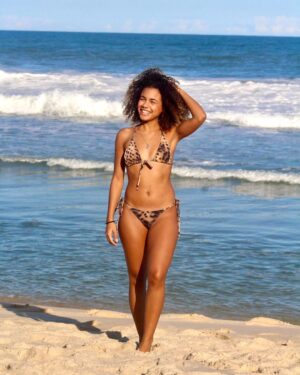 Alana Cabral Instagram - e o meu riooooo….
.
ir pra praia e ser fotografada pela @vi.achl = 🥹🤭❤️