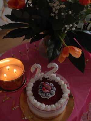 Alayah Pilgrim Instagram - Thank you so much to everyone who took the time to wish me a happy birthday! I truly appreciate all the lovely messages!💗🎂 

Grazie a tutti quelli che si sono presi il tempo di farmi gli auguri di compleanno! Apprezzo davvero tutto l’affetto e tutti i messaggi affettuosi💗🎂