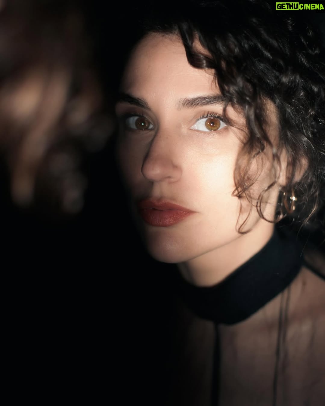 Alba Rico - 3 Likes - “Un momento de verdad entre el caos y la calma.” Con @khaley.photo