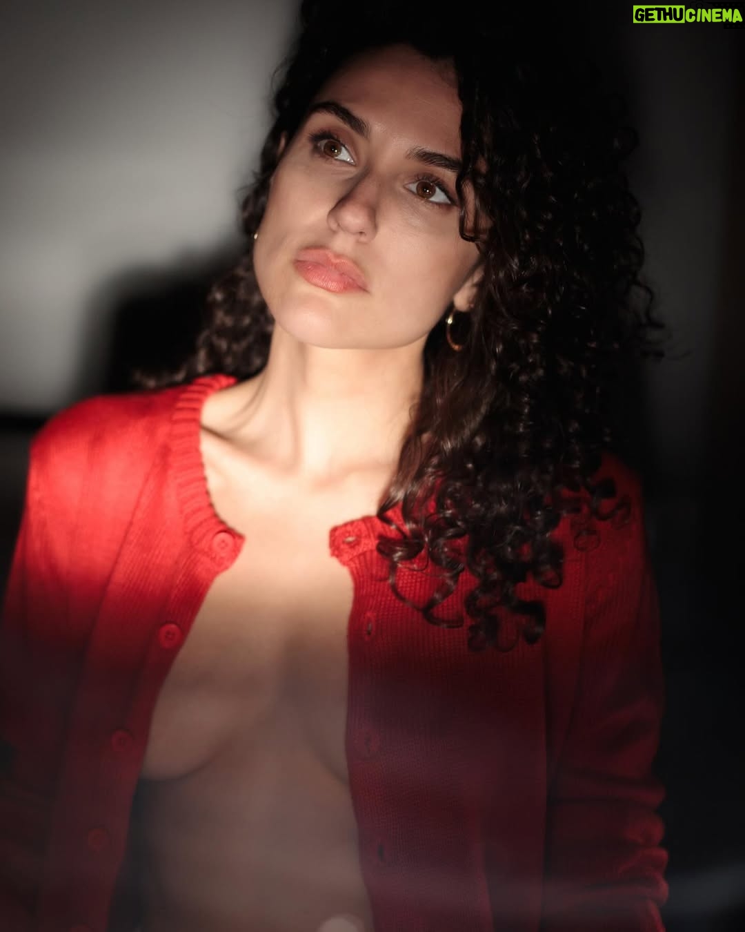 Alba Rico - 3 Likes - “y qué es el amor si no cuidar la fragilidad de otro
como si fuera
propia” eso es estar delante de la cámara de @khaley.photo