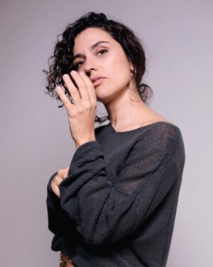 Alba Rico Instagram - A veces solo tienes que permitirte parar, respirar y descansar para poder coger carrerilla y saltar .
Saltar sin saber que hay en el otro lado. Pero saltar. 
Saltar porque hay algo dentro de ti que sabe que es el camino . 
Hay algo dentro de ti que sigue muy encendido. 
Gracias @khaley.photo por esta sensación  y por compartir conmigo todo tu arte . Que es mucho