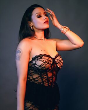 Alendra Bill Instagram - 🖤✨