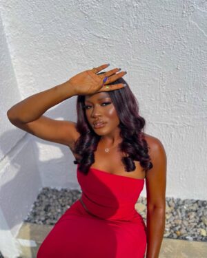 Alex Asogwa Instagram - Silver and gold, I have but you see beauty and brain, I have in excess.
Dress @styleddbymaryam
Hair @hairwearenig