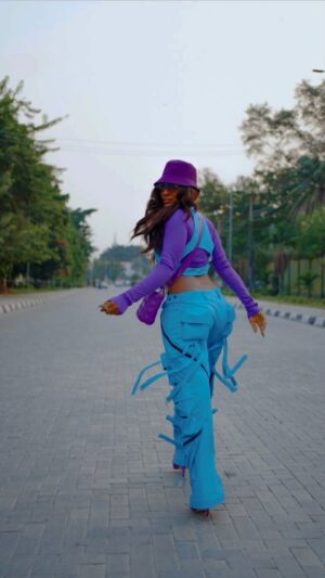 Alex Asogwa Instagram - I guess this is the part where I say happy new year right?
Bring on the bubbly 💜.
Outfit made by @ghostfrompluto_
Inspo @alicia_krakowska_hadid
Video @theoyagha
Styled by the Maverick.
Happy new year.
#2024