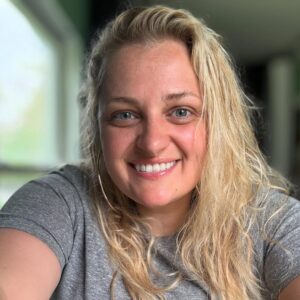 Ali Stroker Instagram - It’s been a tough season. I honestly have wanted to hide and not share anything about my life. But these are the moments that I need to practice what I preach and have the courage to be vulnerable. This past January I had a miscarriage that surprised me and knocked me off my feet. Then a month later I lost a job that meant so much to me. I had thought I knew what the future would hold and  in 30 days was brought to my knees with grief and confusion. 

I’m taking the next 30 days to do a self care project/promise/experiment! I’m curious as to what will happen and where this next season will take me. Right now, I’m CHOOSING (because damn I definitely don’t want) to put myself out there in a scary time. I don’t know what’s next and I want to say HERE I AM. 

I’m choosing this song today because it’s one of Jesse’s favorites and it’s so easy to love him for all of who he is and the stages he’s in. I want to do the same for myself. So here we go!