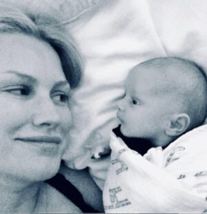 Alice Evans Instagram - My phone sending me some crazy wonderful memories tonight! 😍

#september #september2013 #baby #👶