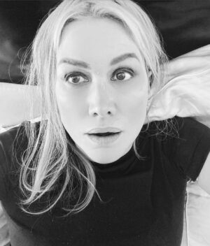 Alice Evans Instagram - Felt cute ( I mean, searched through the last two years of photos desperately looking for something to resemble ‘cute’) 

Might delete later. 🤣

Have a wonderful weekend each and every one of you. 😊

#Happytimes
#datenight
#secrets
#ornot
#feltcute 
#feltcitemightdeletelater 
#potd 
#insta 
#bts 
#newman 
#fashion 
#love 
#happyweekendmyloves 
#letsseewhathappens 
#help🤣