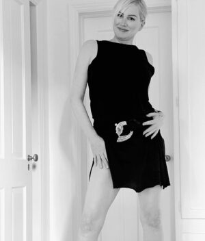 Alice Evans Instagram - Felt cute ( I mean, searched through the last two years of photos desperately looking for something to resemble ‘cute’) 

Might delete later. 🤣

Have a wonderful weekend each and every one of you. 😊

#Happytimes
#datenight
#secrets
#ornot
#feltcute 
#feltcitemightdeletelater 
#potd 
#insta 
#bts 
#newman 
#fashion 
#love 
#happyweekendmyloves 
#letsseewhathappens 
#help🤣