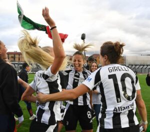 Alisha Lehmann Instagram - Champiooooooonssssss 🤍🖤