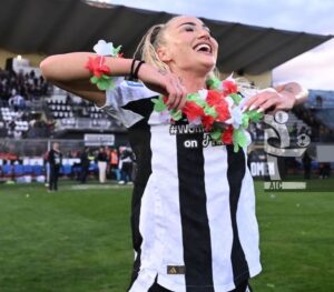 Alisha Lehmann Instagram - Champiooooooonssssss 🤍🖤