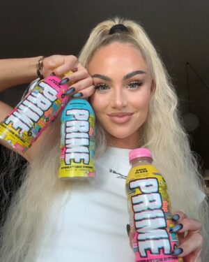 Alisha Lehmann Instagram - Me and @drinkprime are giving away 13 tickets to the Juventus vs. Udinese match! Want in? Like this post and drop a comment for your chance to win. Good luck✨💫!