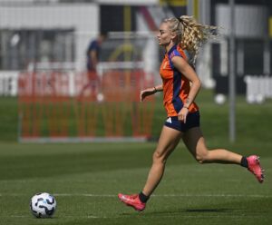 Alisha Lehmann Instagram - Focus on the weekend ⚽️🤍🖤