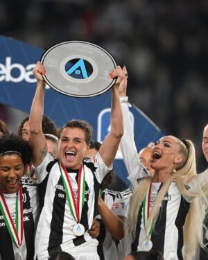 Alisha Lehmann Instagram - To my team: I’m so proud of every single player, the personalities we have and all the work we‘ve put into the trainings and games. We grew as a team and we won as a team. We got incredible players and we always play for each other. To be part of this amazing journey and team is just a great feeling, we are one. We are JUVENTUS, we are YOUTH and we are TOGETHER. FINO ALLA FINE ALL TOGETHER. Now we focus on the Cup final next weekend, together we make dreams come true 🤍🖤