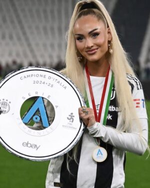 Alisha Lehmann Instagram - To my team: I’m so proud of every single player, the personalities we have and all the work we‘ve put into the trainings and games. We grew as a team and we won as a team. We got incredible players and we always play for each other. To be part of this amazing journey and team is just a great feeling, we are one. We are JUVENTUS, we are YOUTH and we are TOGETHER. FINO ALLA FINE ALL TOGETHER. Now we focus on the Cup final next weekend, together we make dreams come true 🤍🖤
