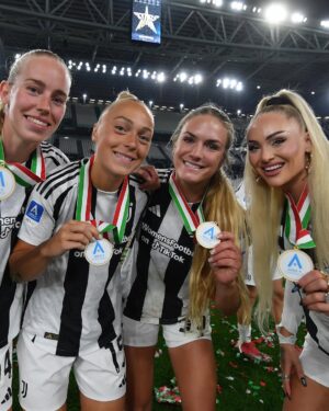 Alisha Lehmann Instagram - To my team: I’m so proud of every single player, the personalities we have and all the work we‘ve put into the trainings and games. We grew as a team and we won as a team. We got incredible players and we always play for each other. To be part of this amazing journey and team is just a great feeling, we are one. We are JUVENTUS, we are YOUTH and we are TOGETHER. FINO ALLA FINE ALL TOGETHER. Now we focus on the Cup final next weekend, together we make dreams come true 🤍🖤