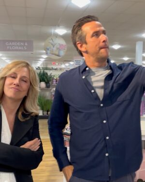 Alisyn Camerota Instagram - So, i thought we were going to @homegoods to find a bookcase for our Sanity studio. Clearly @davebriggstv had other plans. Little did I know he considers this place his nirvana. We never did get a bookcase, but hey, we did find a giant pizza totem…or something. 
#sanity #studiodecor #homegoods
