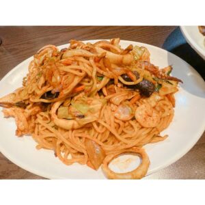 Amane Shindo Instagram - ママとおばあちゃんと新大久保行ってきた✨️

ずっと行ってみたかった＆食べてみたかった #香港飯店 の탕수육（タンスユク）😋
超美味しかった〜Ｔ꒳Ｔ🍽♥
정말 맛있어！！！！

 #新大久保  #ねすぐらむ