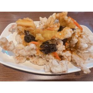 Amane Shindo Instagram - ママとおばあちゃんと新大久保行ってきた✨️

ずっと行ってみたかった＆食べてみたかった #香港飯店 の탕수육（タンスユク）😋
超美味しかった〜Ｔ꒳Ｔ🍽♥
정말 맛있어！！！！

 #新大久保  #ねすぐらむ