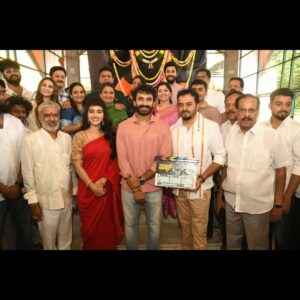 Amrutha Prem Instagram - ನಮ್ಮ ಹೊಸ ಚಿತ್ರದ ಮುಹೂರ್ತ ❤️✨
ನಿಮ್ಮ ಪ್ರೀತಿ ಪ್ರೋತ್ಸಾಹ ಇರಲಿ🤗🌻.
Feeling truly grateful to @geethapictures and @nimmashivarajkumar sir for this incredible opportunity🙏🏻❤️. I’m thrilled to be playing the female lead in #Pabbar, and we officially began this exciting journey with today’s muhurtha.
A heartfelt thank you to @sandeep_sunkada sir, director of #Shakhahaari, for entrusting me with this role. @dheerenrk, playing the male lead—congratulations! The poster looks absolutely stunning✨. I feel immensely blessed to be working alongside such a talented team, and we’re committed to bringing a memorable theatre experience to all of you.
We humbly seek your love, support, and blessings as we embark on this new chapter.
❤️