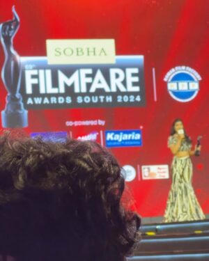 Amrutha Prem Instagram - Thankyou Universe🤞🏻🤍
ಇದರ ಹಿಂದೆ ಪ್ರಮುಖ ಕಾರಣರಾದ ನಿಮ್ಮೆಲ್ಲರಿಗೂ ಹೃತ್ಪೂರ್ವಕ ಧನ್ಯವಾದಗಳು💛❤️

A beautiful night to be remembered 03.08.2024🖤🙇🏻‍♀️
Best Debut Female(Kannada)#tagarupalya ✨🌻
Thankyou @filmfare ❤️
@dhananjaya_ka @umeshkutni @dr.bhushana @vasuki_vaibhav_ #rangayanaraghu Sir @tharanooradha_official @yashaswini_nachappa @jyothiprem1008 @premnenapirali #familyandfriends And to all my dearest sunshines who stood throughout pouring all the love and support 🫂💛❤️Thankyou Thankyouu so much 🙇🏻‍♀️.
This blacklady is dedicated to all of you👆🏻🖤. 
Loveyou all. Forever grateful and indebted 🌻

P.S: Mumma was more excited and happier than me couldn’t focus on video capturing🙈🤭😘
🧿