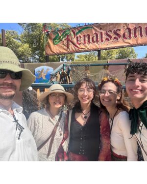Amy Anderson Instagram - It's that time of the year in SoCal 

#rennaisancepleasurefaire #renfaire #notanestrellajaliscoad