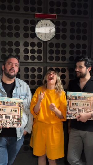 Ana Bacalhau Instagram - Os próximos convidados de “Mundo Antena” são estes 2 maravilhosos, @joao.so.insta e @tiagoamaralnogueira . Canção Foleira é o mote para muita música boa, um roast ao João pelo Tiago e para a descoberta do DJ PB. Já este Domingo, dia da Mãe e destas 2 pessoas de quem gosto muito 🌍📻