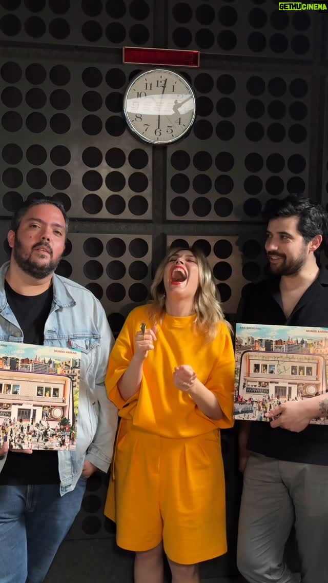 Ana Bacalhau - 280 Likes - Os próximos convidados de “Mundo Antena” são estes 2 maravilhosos, @joao.so.insta e @tiagoamaralnogueira . Canção Foleira é o mote para muita música boa, um roast ao João pelo Tiago e para a descoberta do DJ PB. Já este Domingo, dia da Mãe e destas 2 pessoas de quem gosto muito 🌍📻