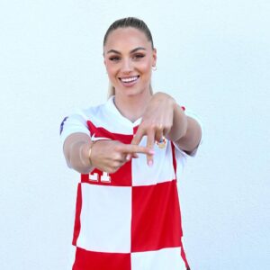 Ana Maria Marković Instagram - Najbolji osjećaj kad himna počne svirati… #lijepanaša #obitelj #hrvatska🇭🇷
