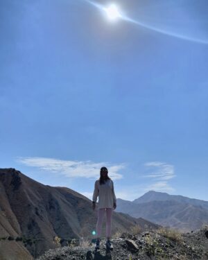 Ana Nemati Instagram - در سکوت کوهستان ، و صدای بی صدای طبیعت ، چه از بی خود شدن ها بکر و زیباست ، چه برگشتن به طبیعت وجود بس آرامش بخش و خشنودی است ، چه شُکر ها دارد این لحظه ها ، از برای نفس کشیدن آگاهانه ، از برای قدم برداشتن ، از برای صلح درون ، از برای هیچ نخواستن از هیچ ،،، از برای چه دیگر !؟ تو بگو ، از خود بپرس ، از برای بودن از برای چه !!! بگو ، از خود بپرس ، ولی جواب های سوال از بودن  در لحظه های ناب با خود می اید و …. برایت لحظه های ناب زیستن میخواهم هر لحظه جاری در نفس هایت در این سفر زمینی 🌀💫🪬
#آنالما #بودن_در_لحظه_حال #نفس_کشیدن_آگاهانه #یوگا #تعادل_ذهن #طبیعت #آرامش #صلح_درون #آناهیتانعمتی #آنا_نعمتی 
#peaceofmind #ayourveda #yoga #balanceofminde #nature #motherearth #peace #greatfull #lovequotes #lifestyle #annalema #annalema0 #annahitanemati #annanemati