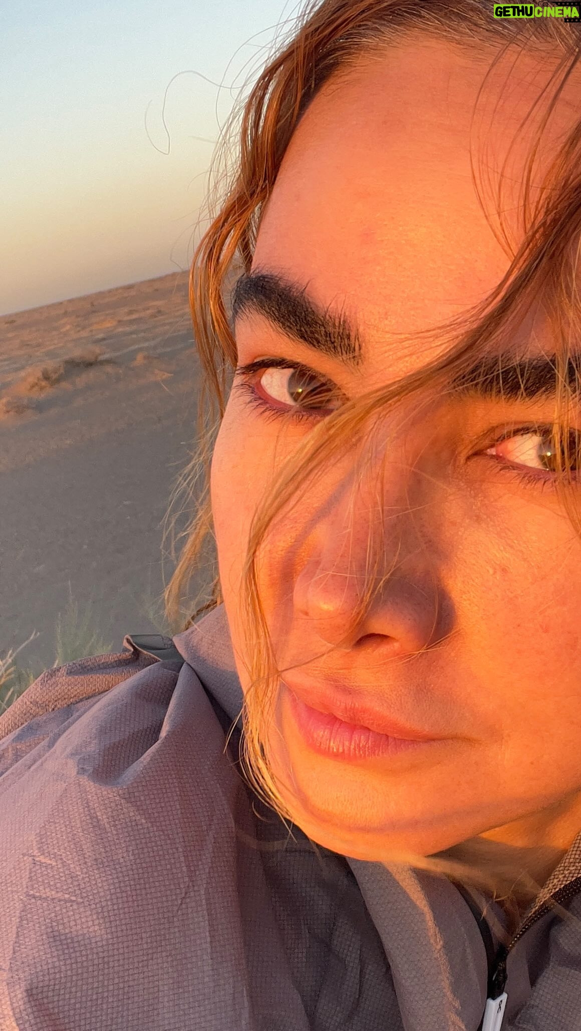 Ana Nemati - 3 Likes - #annalema0 #annalema #running #naturelovers #iran #time #run #desert #qoutesoftheday #annanemati #annahitanemati #annanematipic
قصه از دل زمان بر من میگذرد ، گاهی به مثال رویائی که انگار روزی آن را زیسته باشم ، یا تجربه زیستن در رویای که روزی آن را زندگی اش می کنم . مسیرم بارها چرخیده در راهی دیگر ، گفتم راه ؛ در مسیرهای پیش رویم ، ولی انتخاب نمیکنم ، چون انتخاب شده 🌀زیستنم را مینگرم ، در گذر زمان ! ، یا در ایستائیش این منم که میگذرم و نگاه میکنم دیدن هایم را …
کلماتی چون ، ….تو بگو ! از جنس عاشقانه زیستن های غیر تکراری
#دویدن #طلوع #کویر #عشقِ #آنالما #زندگی #زیستن #آناهیتا_نعمتی #آنا_نعمتی #شاطران
بماند به یادگار ❣️🪬