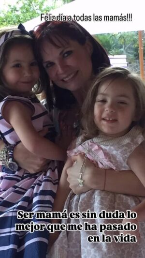 Ana Patricia Rojo Instagram - Mil felicidades a todas las mamás, abrazo grande…