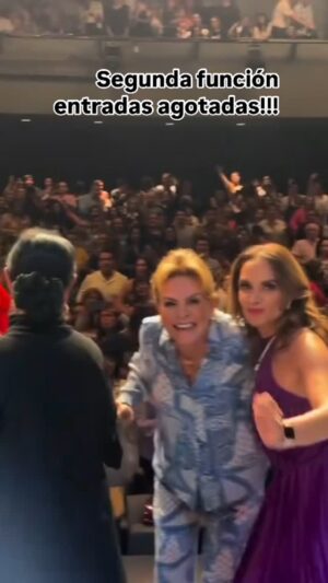 Ana Patricia Rojo Instagram - Gracias CDMX.. Gran inicio de temporada! Bendicida y agradecida.. Dos funciones agotadas.. Nos vemos mañana domingo, teatro México @omarproductor @lasleonasteatro @marapatriciacastaneda @lupjones @paolarojas #angelicaaragon